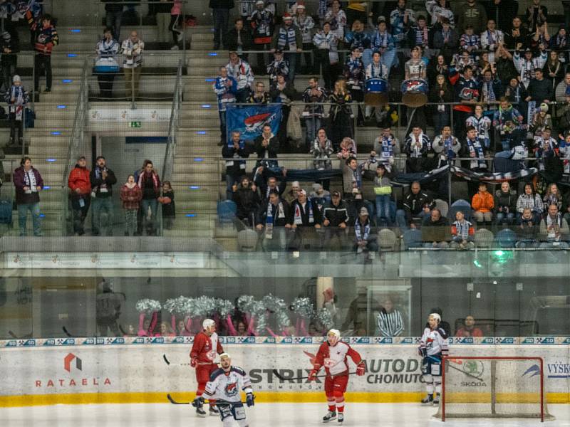 Chomutov (v bílém) doma nakonec porazil pražskou Slavii.