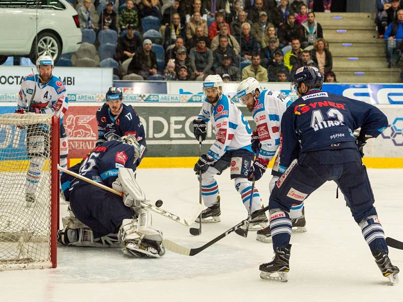 Piráti Chomutov - Bílí Tygři Liberec 5:3.