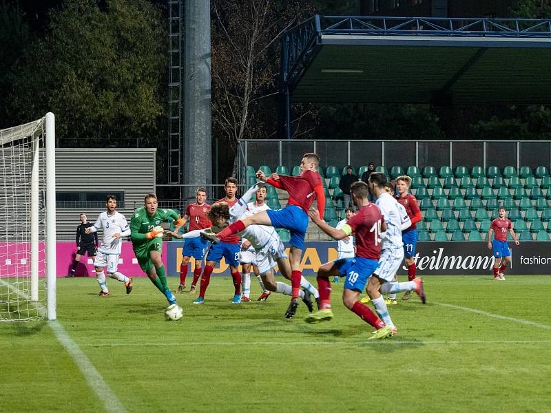 Česká reprezentace do 21 let (v červeném) přehrála jasně San Marino.