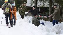 Párty u bazénu ve Ski areálu Alšovka u Klášterce nad Ohří.