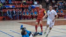 V chomutovské městské sportovní hale se dnes odehrál futsalový zápas Česko - Srbsko s výsledkem 3:4. Odveta se hraje za 14 dní v Srbsku.