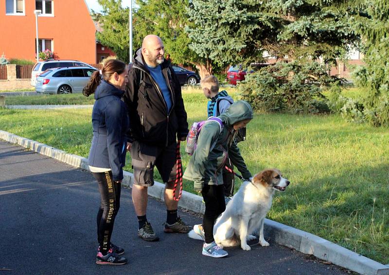 Účastníci pochodu Krušnohorská šlápota se svezli maďarskou „harmonikou“.