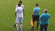 FC Chomutov (v bílém) - TJ Sokol Libiš