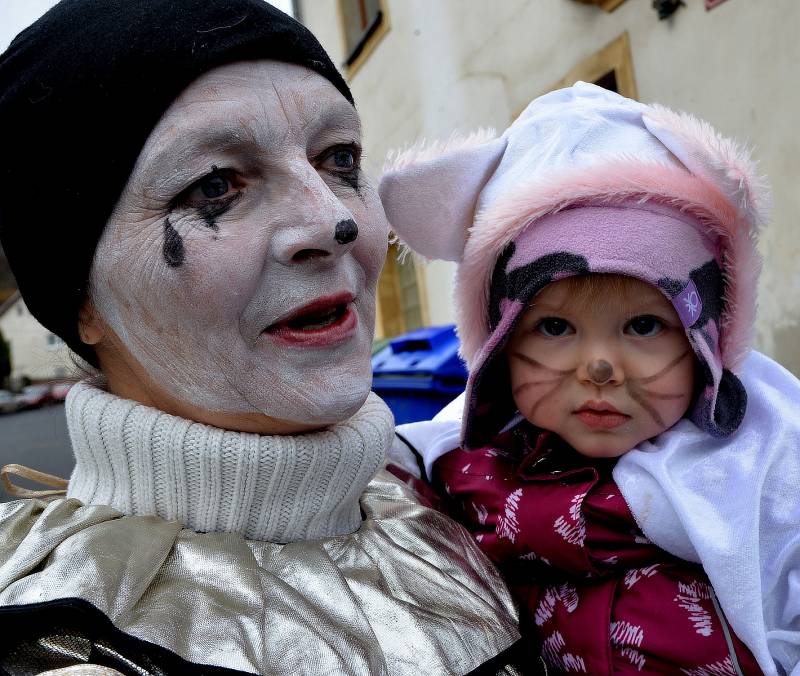 Podívejte se, jak proběhly oslavy masopustu na Domovině v Chomutově, v Jirkově, Perštejně, Boleboři, v Zooparku, Kadani nebo ve skanzenu Stará Ves.