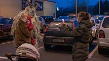 Krampus navštívil Kaufland v Kadani.