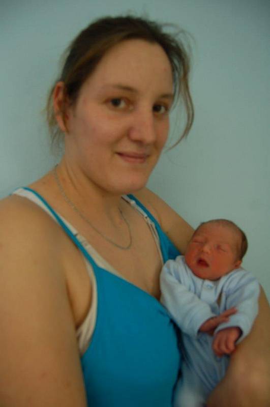 Jozef Szopko se narodil mamince Adéle Szopkové 1.12.2015 v 11:16 hodin. Tehdy malý Jozífek vážil 2,25 kg a měřil 46 cm. Domů si ho z chomutovské porodnice poveze maminka do obce Zelená. 