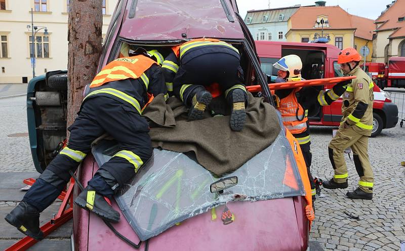 Krajská soutěž hasičů ve vyprošťování zraněných osob v Chomutově