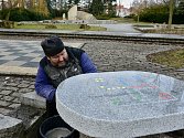 Jedním z projektů z prvního ročníku participativního rozpočtu je úprava okolí fontány v chomutovském parku. Díky němu je opravena velká šachovnice a žulové stolky pro deskové hry.
