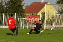 Černovice dokázaly dát ve Spořicích jen jediný gól. Po narážečce ve středu hřiště se před gólmanem Miloslavem Zajícem ocitl David Haviar a nezaváhal.