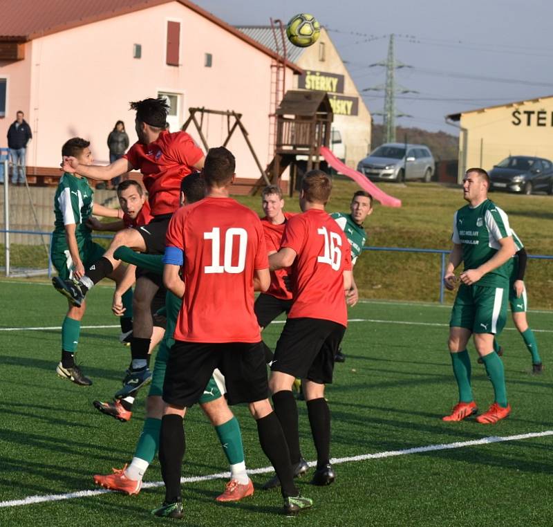 Kadaň (červené) dresy řádila v Srbicích. Modlany tam porazila jasně 6:0.