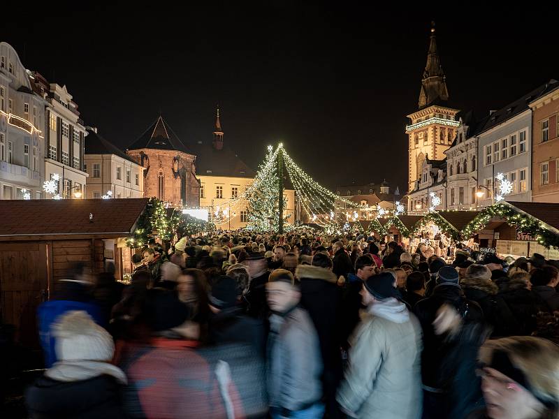 Zahájení adventu a rozsvícení vánočního stromu v Chomutově.