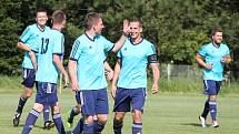 Fotbalisté AFK LoKo Chomutov (v modrém) porazili Ervěnice 3:2 po penaltách