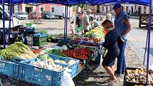 Středeční Severočeské farmářské trhy na Mírovém náměstí v Kadani.