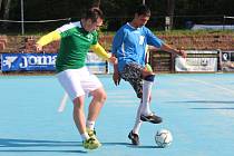 2. letní futsalová liga CHLMF: Union Brothers – 1. FC Kopeček Jirkov 0:9. Hráči Jirkova jsou v zeleném.