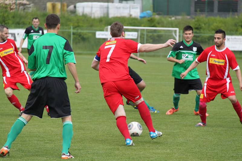 Spořice - Ledvice 5 : 0,domácí v zeleném.