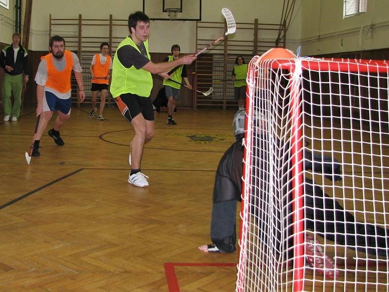 Maraton na Gymnáziu a Střední odborné škole začal v pátek  ráno v 8 hodin a skončí v sobotu v 8,01h.