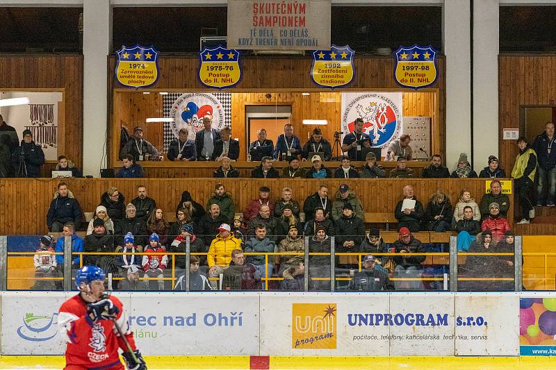 U18 Turnaj pěti zemí dnes začal v Klášterci nad Ohří zápasem Česko -Finsko. Po závěrečném hvizdu třetí třetiny zobrazovala tabule časomíry výsledek 1:4. Zápasu v hale místního zimního stadionu přihlíželo necelých 11 diváků. (5.2.2020)