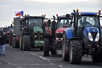 K protestní jízdě se zemědělci shromáždili v Březně na Chomutovsku.