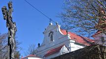 Kostel Navštívení Panny Marie v Květnově je od 18. století známým poutním místem.