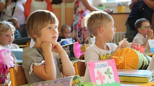 Poprvé. Prvňáci zažívali svůj první velký den ve škole. Na snímku Liliana Uchytilová v Základní škole Na Příkopech. 