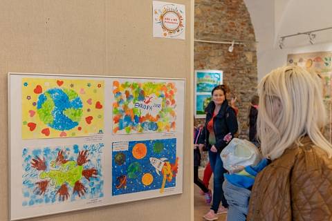 V Galerii Lurago prezentují žáci chomutovských škol svou uměleckou vizi Evropy, ve které chtějí žít v roce 2050.