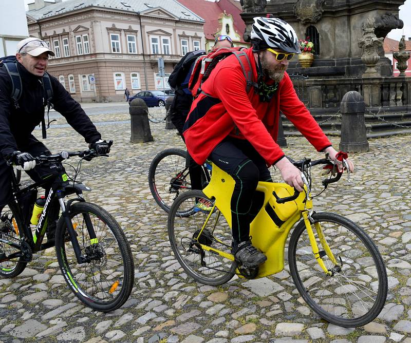 Cyklisté se vydali na májovou jízdu přes Kadaň.