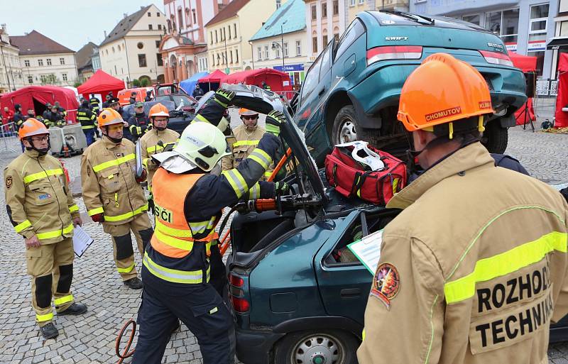 Krajská soutěž hasičů ve vyprošťování zraněných osob v Chomutově