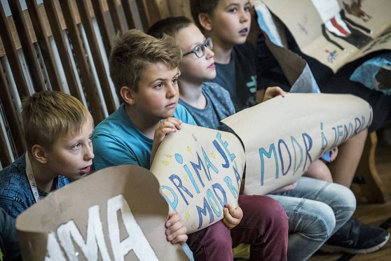 Studenti z Gymnázia a střední odborné školy v Klášterci se setkali se špičkovým skokanem do vody Michalem Navrátilem.