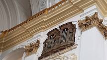 V kostele svatého Ignáce se kompletují varhany z Karolina.