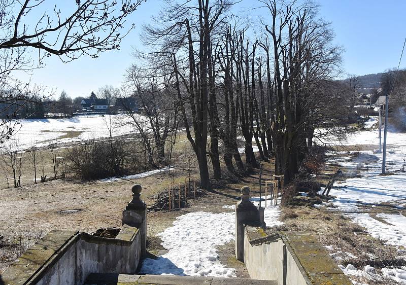 Blatno se účastní řady soutěží. Díky úspěchu v projektu Zelená stuha například získalo půl milionu korun, díky kterým nechalo ošetřit a vysadit desítky stromů. Komplexního odborného zásahu se dočkala i staletá lipová alej u poutního kostela v Květnově (na