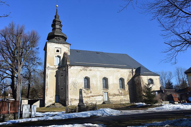 Kostel sv. Michaela archanděla v Blatně ukrývá jeden z největších betlémů v regionu. Figury v životní velikosti vyřezal krušnohorský umělec Josef Šporgy. Lidé je obdivují nejen o Vánocích, ale i dalších kulturních akcích.