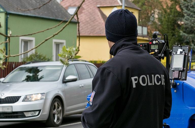 Policejní preventivní akce Speed marathon 19. dubna na Chomutovsku. Hlídky se zaměřily na dodržování maximální povolené rychlosti