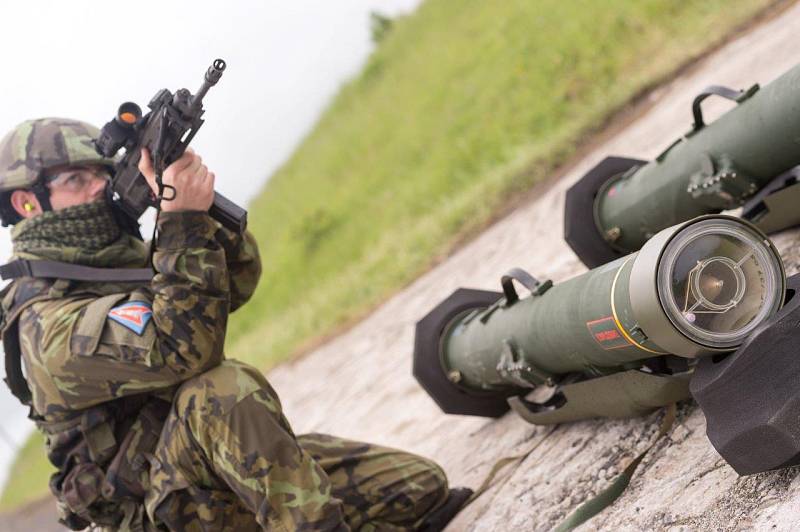 Bojovými střelbami z protiletadlových raketových kompletů vyvrcholilo tento týden ve vojenském újezdu Hradiště na Karlovarsku mezinárodní cvičení Tobruq Arrows 2016.