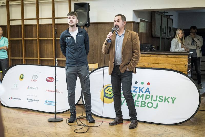 Studenti z Gymnázia a střední odborné školy v Klášterci se setkali se špičkovým skokanem do vody Michalem Navrátilem.