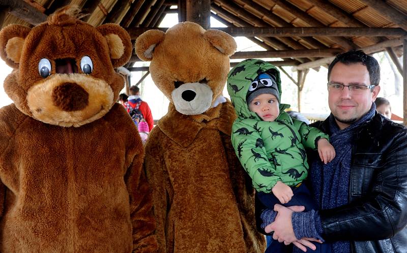 V chomutovském zooparku sladce probudili medvědy.