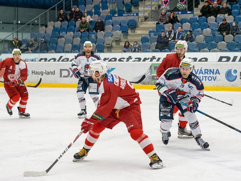 Chomutov (v bílém) doma nakonec porazil pražskou Slavii.