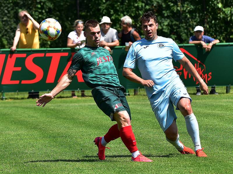 Do Perštejna přijeli fotbalisté z Chomutova na přátelské utkání.Na začátku hráli bubeníci na různé druhy bubnů a trumpet. Po utkání proběhl večer na koupališti s folkovou kapelou.