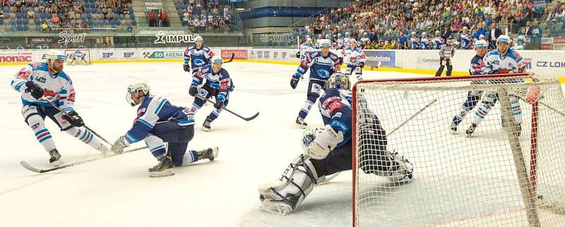 Z extraligového zápasu Piráti Chomutov - HC Škoda Plzeň, který domácí vyhráli 6:4.