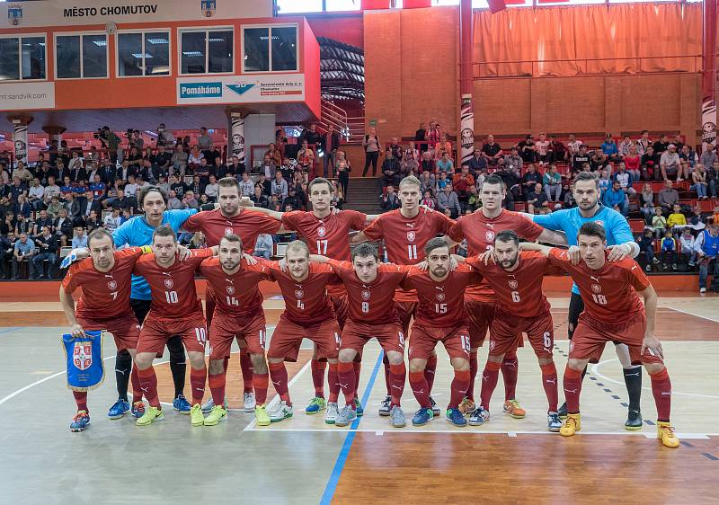 V chomutovské městské sportovní hale se dnes odehrál futsalový zápas Česko - Srbsko s výsledkem 3:4. Odveta se hraje za 14 dní v Srbsku.