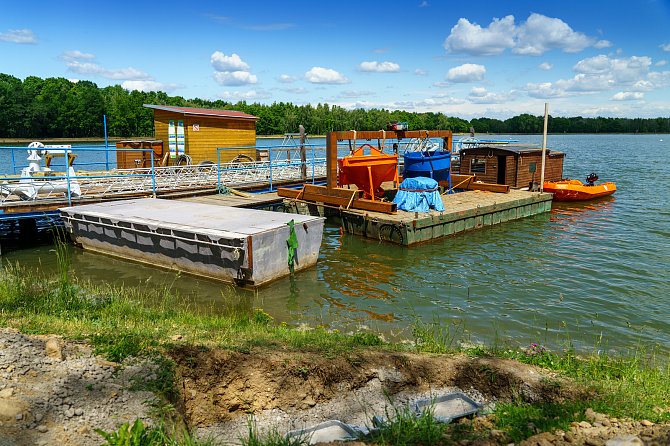 Rekonstrukce chomutovského vodního vleku na Velkém otvickém rybníku - Bandě se blíží do finále a vstoupila do posledního měsíce svých prací. Otevření je naplánováno na začátek července.