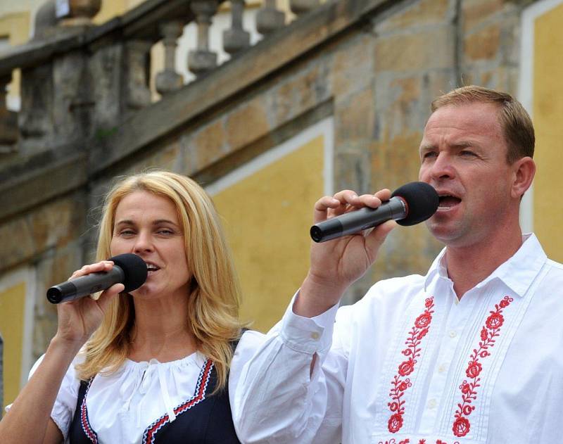 Mistrovství ve vaření svíčkové a soutěž jedlíků na Červeném Hrádku 2015.