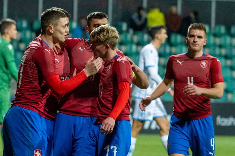 Česká reprezentace do 21 let (v červeném) přehrála jasně San Marino.