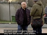 Zdeněk Fojtík reportérovi ČT vysvětluje, proč za jeho firmu CV Relax vystupoval Alexandr Novák.