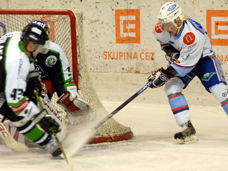 V sobotu se ve třetím vzájemném utkání střetly týmy bojující ve finále play off první ligy, a to KLH Chomutov a BK Mladá Boleslav. Kostourek protlačil puk za záda Chábery