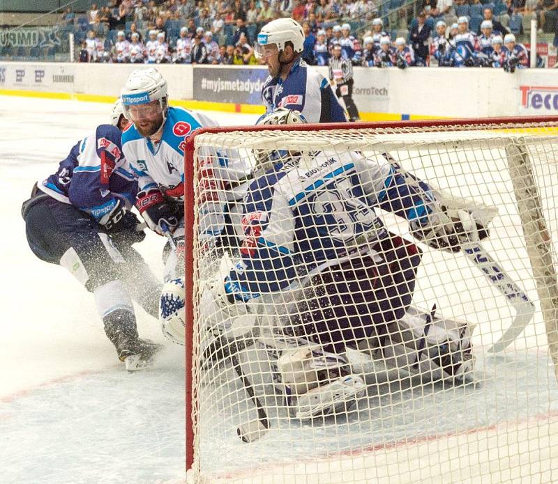 Z extraligového zápasu Piráti Chomutov - HC Škoda Plzeň, který domácí vyhráli 6:4.