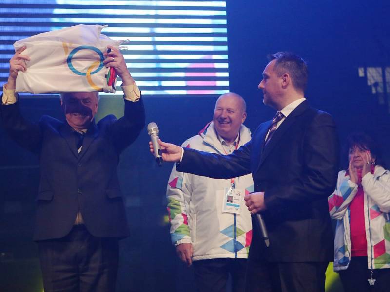 Závěrečným ceremoniálem vyvrcholily ve čtvrtek večer Zimní olympijské hry dětí a mládeže, které letos pořádal Ústecký kraj.