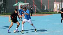 2. letní futsalová liga CHLMF a zápas Draci Most - Union Brothers, hráči Draci Most v černém.