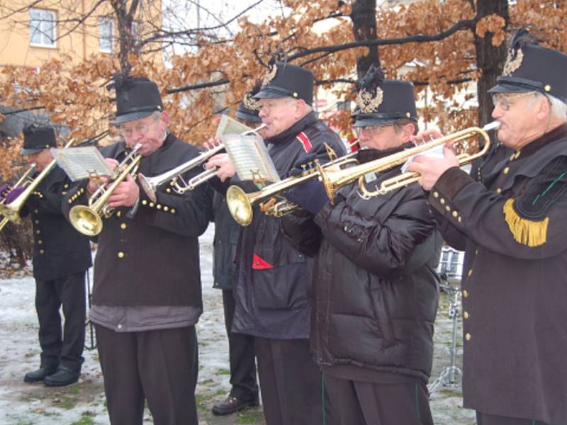 Na snímku jsme zachytili dechovou kapelu, která hrála národní hymnu.