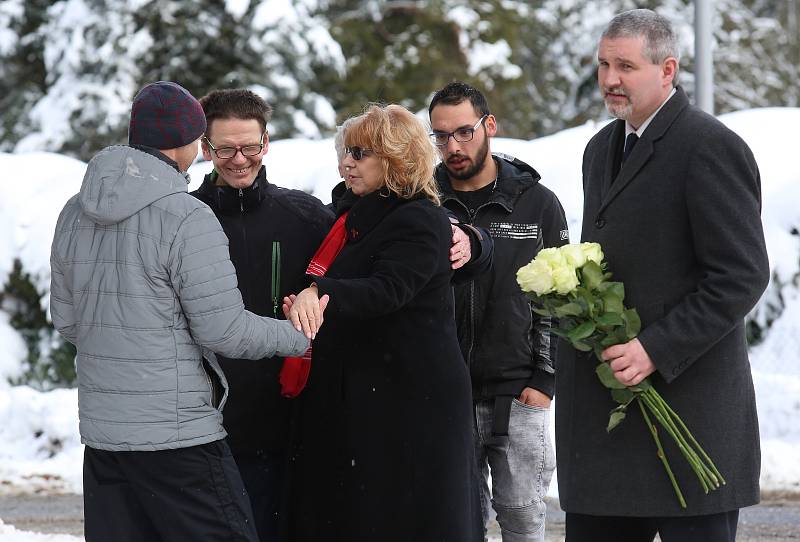 Rozloučení s oběťmi požáru ve Vejprtech.