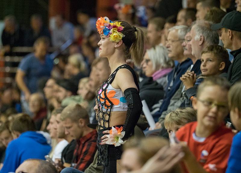 V chomutovské městské sportovní hale se dnes odehrál futsalový zápas Česko - Srbsko s výsledkem 3:4. Odveta se hraje za 14 dní v Srbsku.